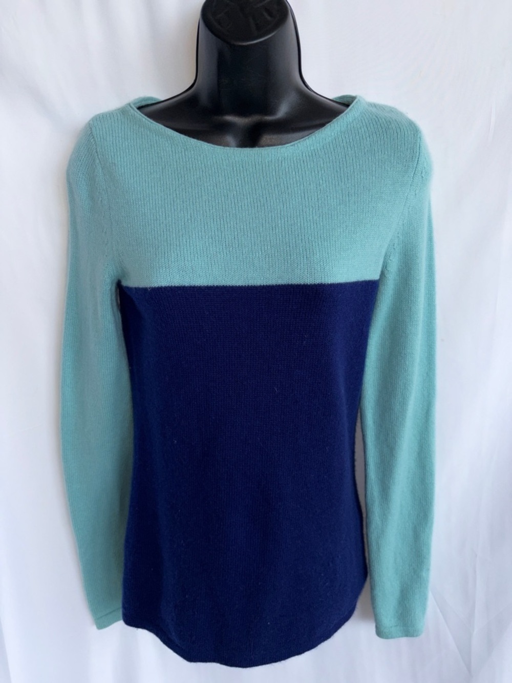 Banana Republic Wool Cashmere Blend Blue Sweater XS, 17” PTP, 27” L